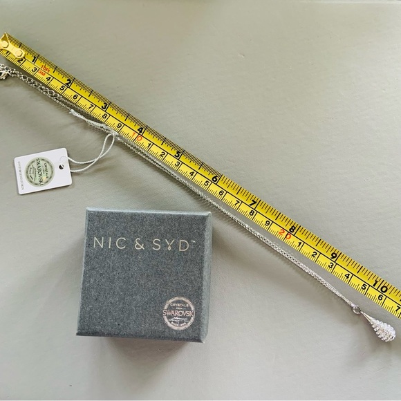 Nic & Syd crystal teardrop necklace 🇨🇦 - Picture 5 of 5